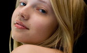 Met Art Goldie A Vices by Rylsky 40721 Hot young girl has many secrets and she shows us just a few of them.

