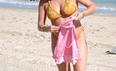 8th Street Latinas anna 57884 Meeting on the beach leads to hot touch and tease for this latina
