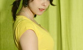  66454 Teen in yellow top
