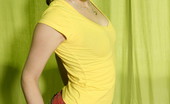  66454 Teen in yellow top
