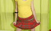  66454 Teen in yellow top

