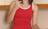  66476 Sexy teen in red shirt
