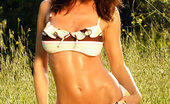  66616 Crissy Moran Cute Ass Bikini
