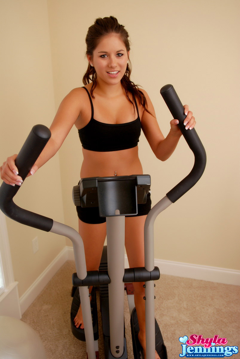 Cute Shyla Jennings starts stripping while she works out 81316