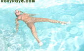 Roxy Raye 83638 Poolside Pussy Play
