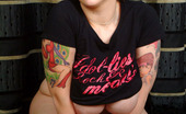 Dors Feline 87625 Rock Chick Plays With Her Huge Natural Tits
