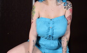 Dors Feline 87661 Alternative Babe In Bright Blue Lingerie And Hair!
