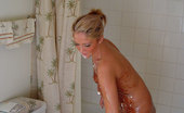 Spring Thomas Clean Sundae 98422 Strips And Solo Plays In Shower
