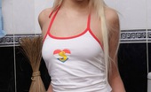 Club Seventeen Teena Lipoldino 118071 Very beautiful teenage cutie masturbates in the bathroom
