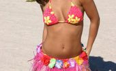 Karen Dreams 126725 Hula Teen Shakes Her Can
