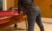 Cosmid.net Annalise 128310 Playing Pool With Annalise
