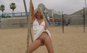 Public Flash 137284 Gorgeous Jana Running Naked And Wild Through Venice Beach

