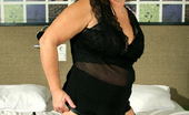 Mature.nl 140894 Naughty Dutch BBW Getting Ready For Bedtime
