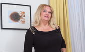 Mature.nl 140906 Big Breasted Mama Playing With Herself
