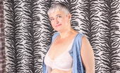 Mature.nl 140980 Hairy Mature Lady Playing With Herself
