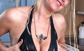 Mature.nl 141106 Kinky Minx Playing With Her Saggies
