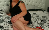 Mature.nl 141125 This Naughty Housewife Loves To Get Wet On Her Own
