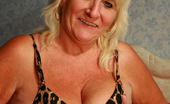 Mature.nl 141129 This Chubby Mama Loves Her Dildo
