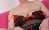 Mature.nl 141144 Horny Big Bottom Mama Playing With Herself
