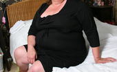 Mature.nl 141199 This Big Mama Knows How To Please Herself

