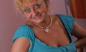 Mature.nl 141247 Naughty Housewife Showing Off Her Goods
