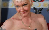 Mature.nl 141349 Kinky Mature Kim Gets Wild On Her Bed
