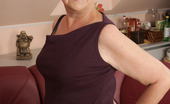 Mature.nl 141394 This Mama Loves To Play With Her Toys
