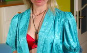Mature.nl 141410 Blonde Housewife Playing On The Bed
