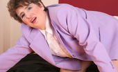 Mature.nl 141455 This Classy Housewife Plays With Her Pussy
