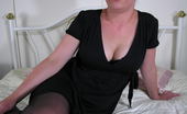 Mature.nl 141593 This Horny Housewife Loves To Flash Her Tits
