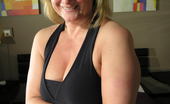 Mature.nl 141619 This Mature Nympho Loves To Play With Herself
