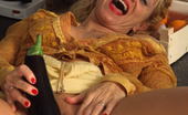 Mature.nl 141652 This Horny Housewife Really Loves Her Vegetables
