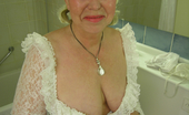 Mature.nl 142077 This Granny Loves To Show Her Stuff
