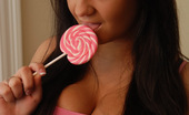 Southern Brooke 144162 Sexy And Very Busty Shows Off Her Oral Skills On Her Pink Lollipop
