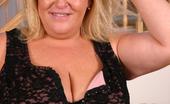 BBW Hunter 144320 Blonde BBW Jenna Spreads Her Fat Thighs Wide To Let A Horny Guy Bang Her Fat Cushioned Pussy
