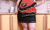 Young Fatties 148424 Teenage Plumper Demonstrates Her Curves In Kitchen
