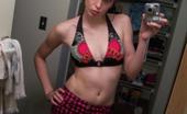 Fubilov 161619 Chick Selfshoots For Her Facebook Account
