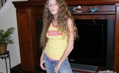 True Amateur Models Hailey H. 161933 Petite Amateur Girl With Shaved Pussy Modeling Nude
