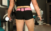 Aziani Iron Joanna Thomas 170323 Come Workout With The Bodybuilder Joanna Thomas..Naked!
