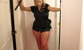 English MILF 170617 Hot And Horny Big Ass Cop In Pink Patterned Pantyhose

