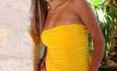 La Zona Modelos 172980 Kristin Shows Us Whats Underneath That Yellow Dress She Is Wearing
