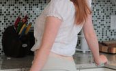 La Zona Modelos 173091 Lucy Cums On Top Of Her Kitchen Counter With The Help Of Her Vibrator
