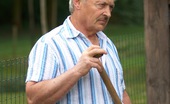 Beauty And The Senior Emily 180721 A Working Teenager Fucks A Very Old Guy Hardcore Outdoors
