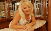 Mature.eu 182116 Thats One Naughty Mature Barmaid
