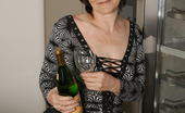 Mature.eu 182424 Naughty Mature Slut Getting Wet On The Couch
