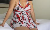 Mature.eu 182654 Chubby Mama Playing With Her Shaved Pussy
