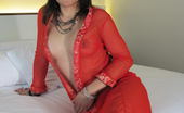 Mature.eu 182672 This Horny Mature Mama Loves To Play On Her Bed
