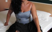 Mature.eu 182730 This Lovely Mature Mama Loves To Play With Toys
