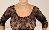 Unique Sexy Girls 184566 Yaz It'S Hammer Time. She Loves To Experiment With Anything Stuffed Into Her Pussy
