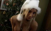 Naughty Sarah At Home 185746 Merry Xmast From Naughty Sarah Hey Guys! Sarah Like To Wish To All Of You A Merry Xmast And Offer Her Self As A Gift In That Sexy Photoset Wile She Is Posing In A Nice Outfit Near Her Xmast Tree. Merry Xmast!
